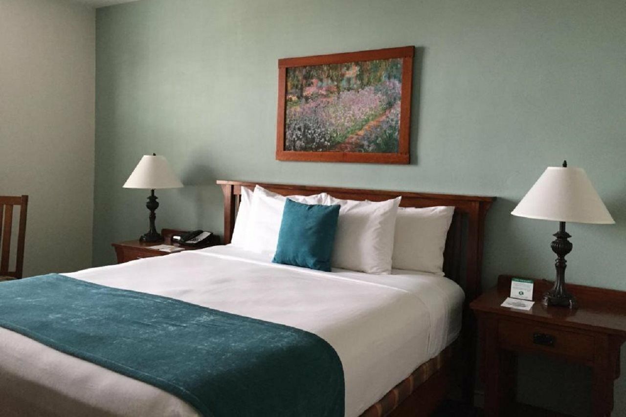 Carmel Hotel